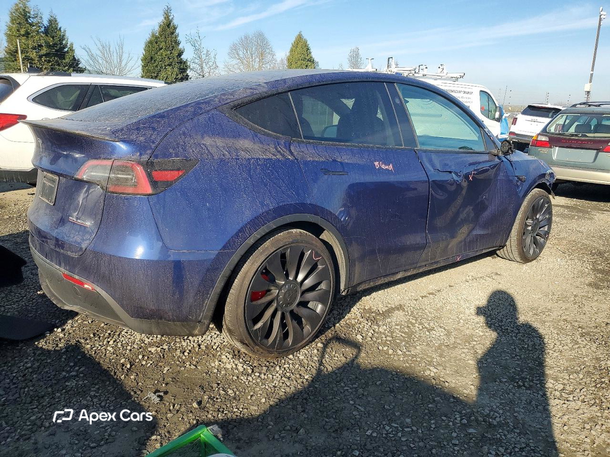Tesla Model Y 2025
