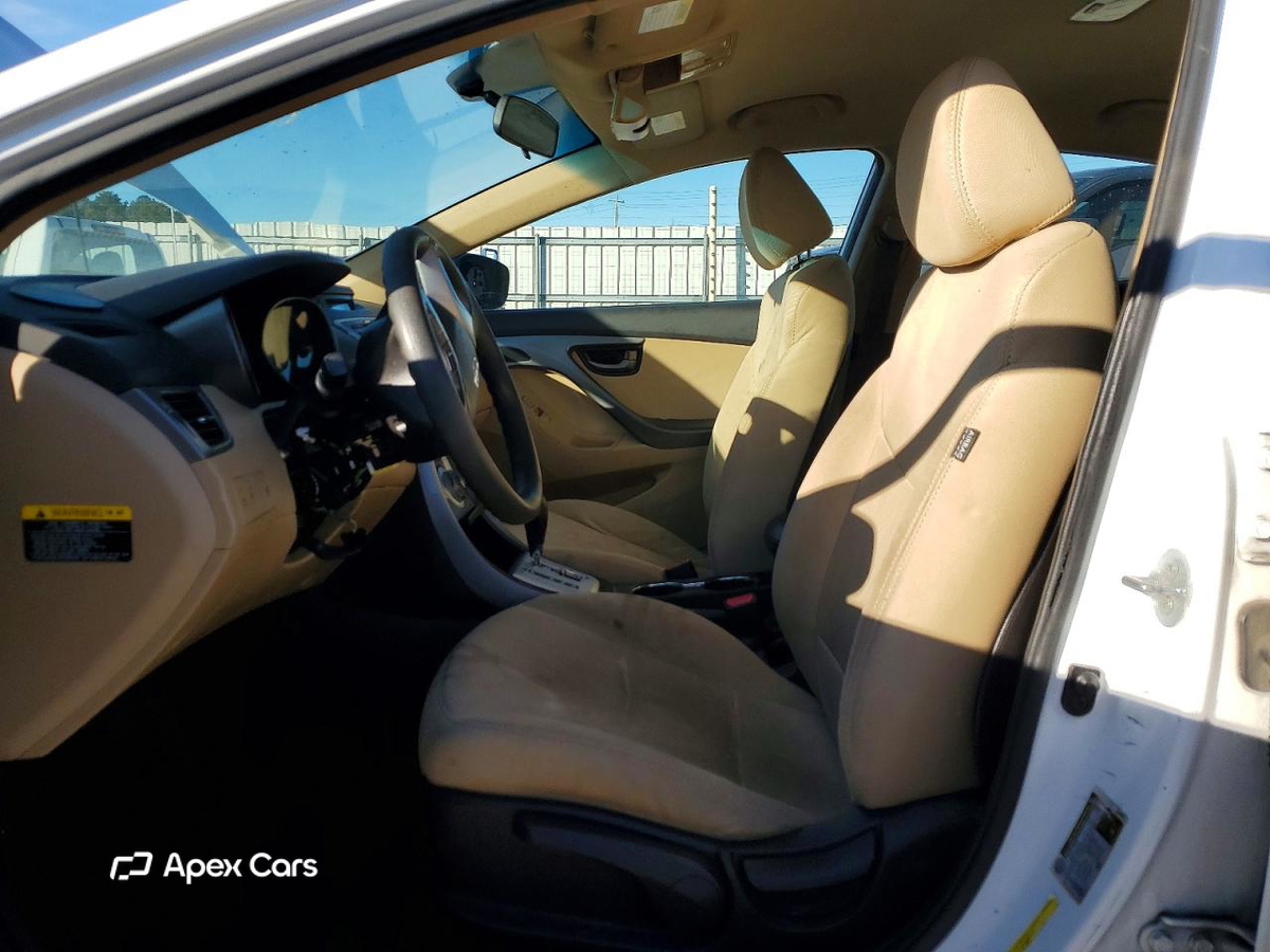 Hyundai Elantra 2012