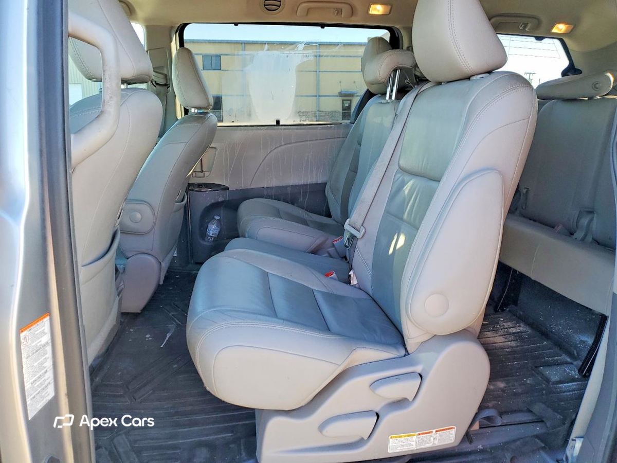 Toyota Sienna 2015