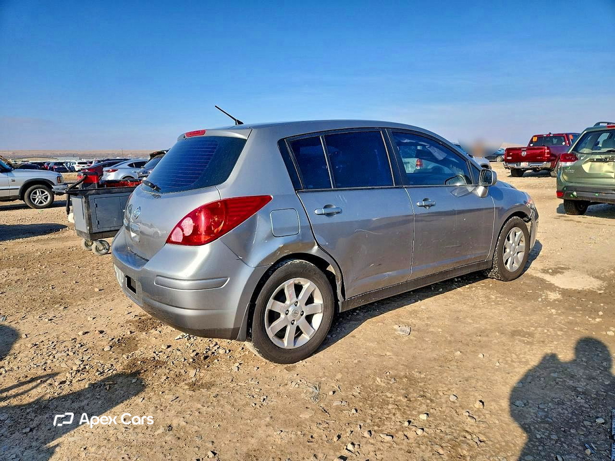 Nissan Versa 2012