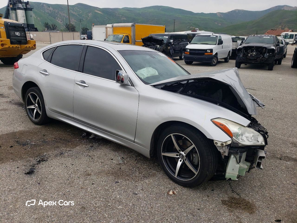 Infiniti M 2012