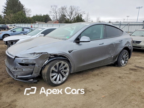 Tesla Model Y 2026 - Image 1 of 12