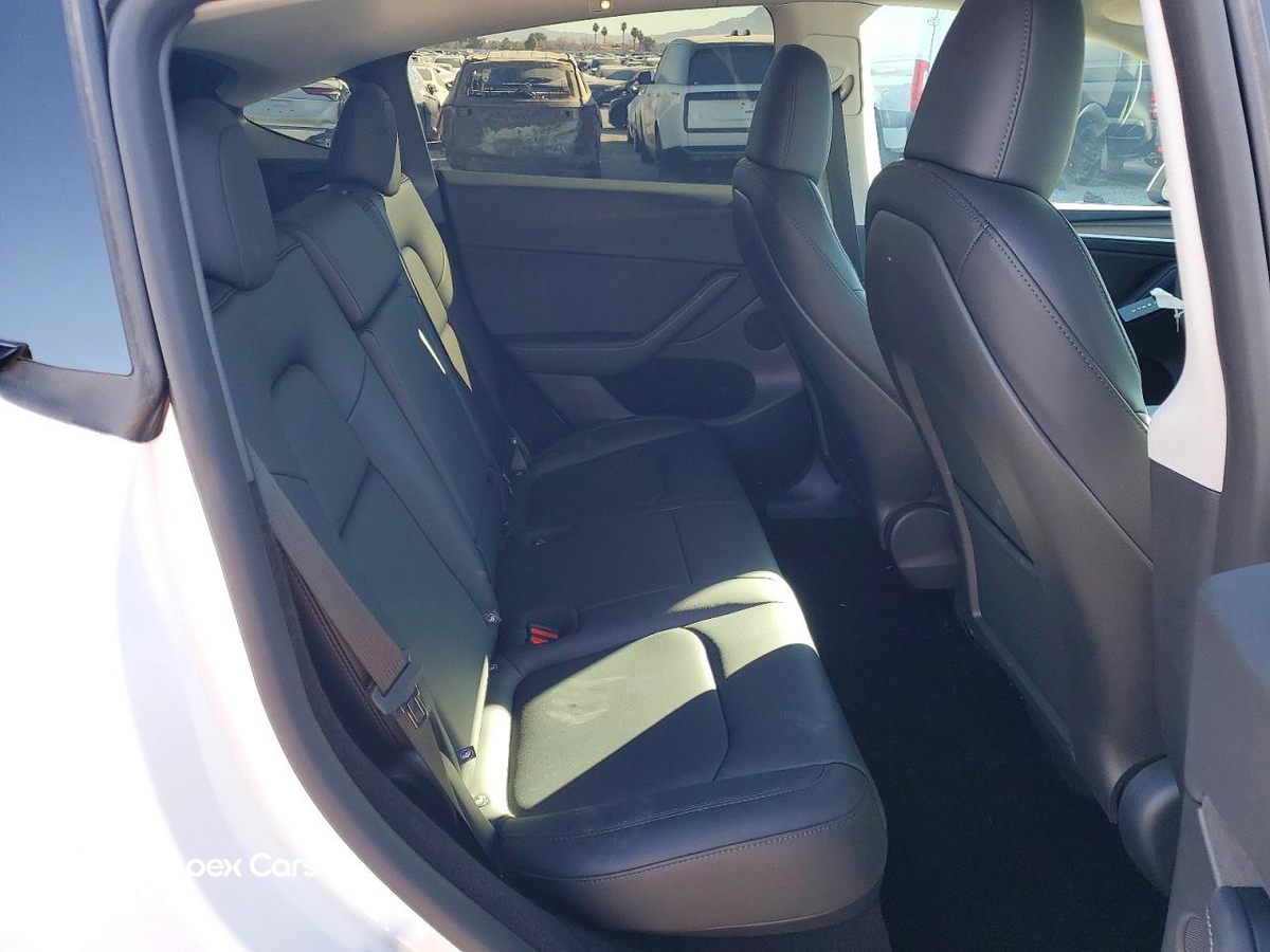 Tesla Model Y 2025