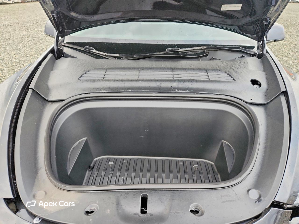 Tesla Model Y 2025