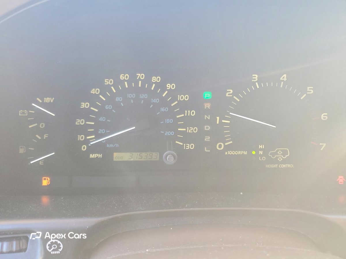 Lexus LX 2000