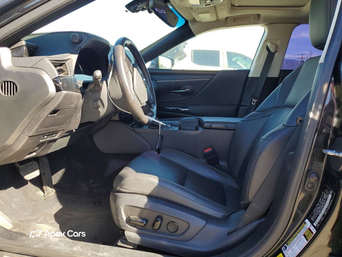 Lexus ES 2022