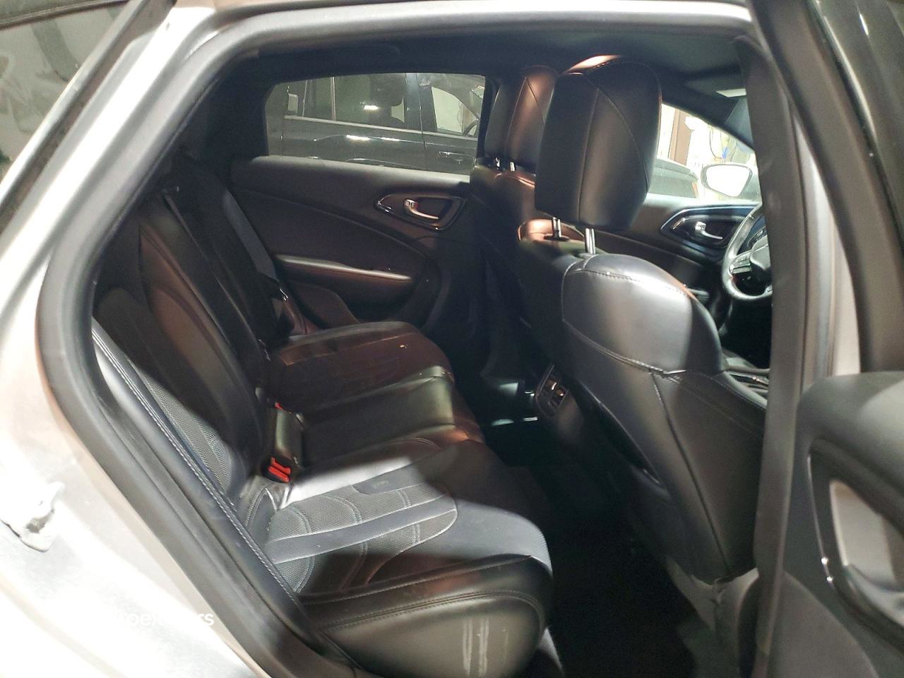 Chrysler 200 2015