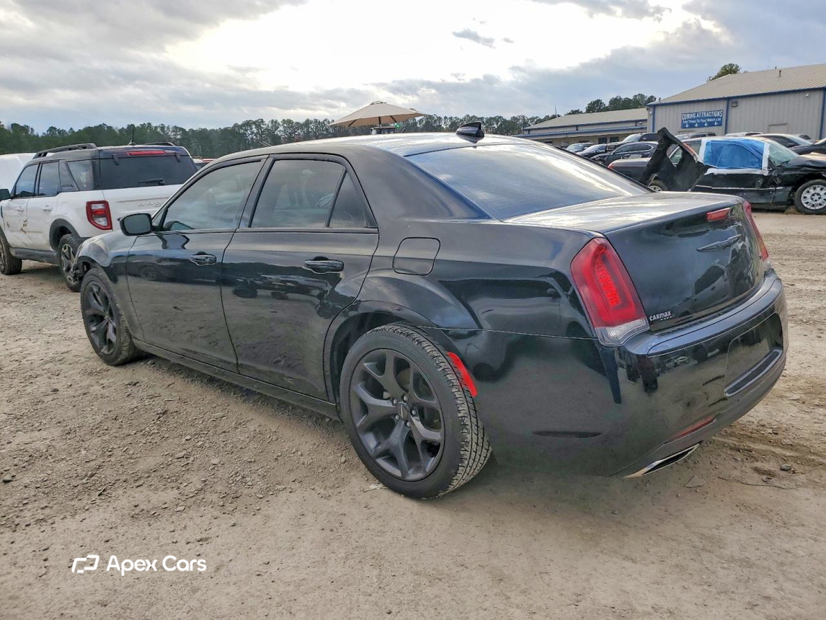 Chrysler 300 2021