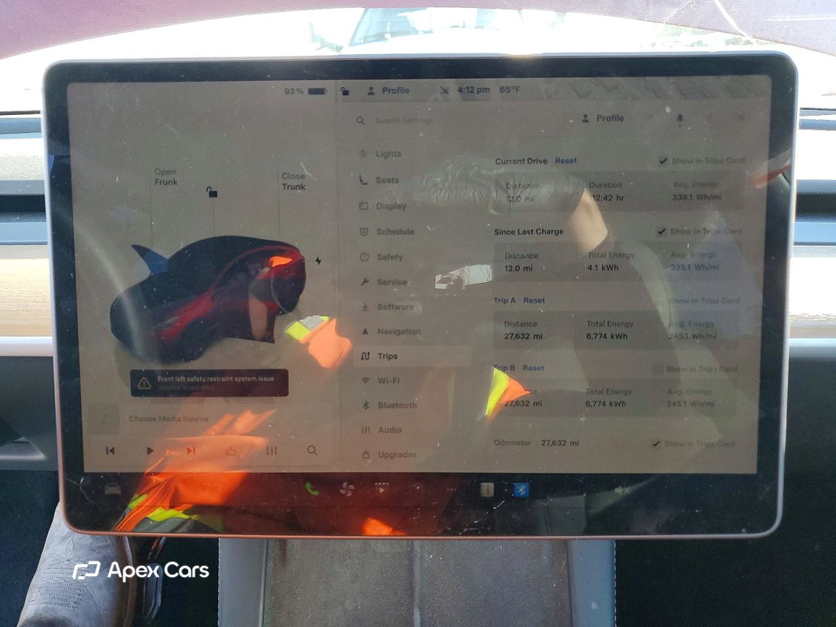 Tesla Model Y 2024