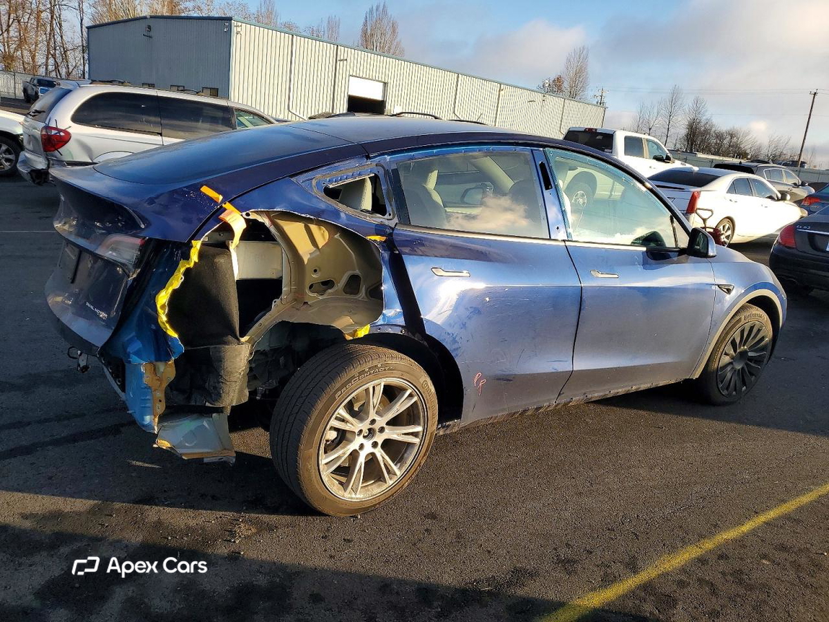 Tesla Model Y 2024