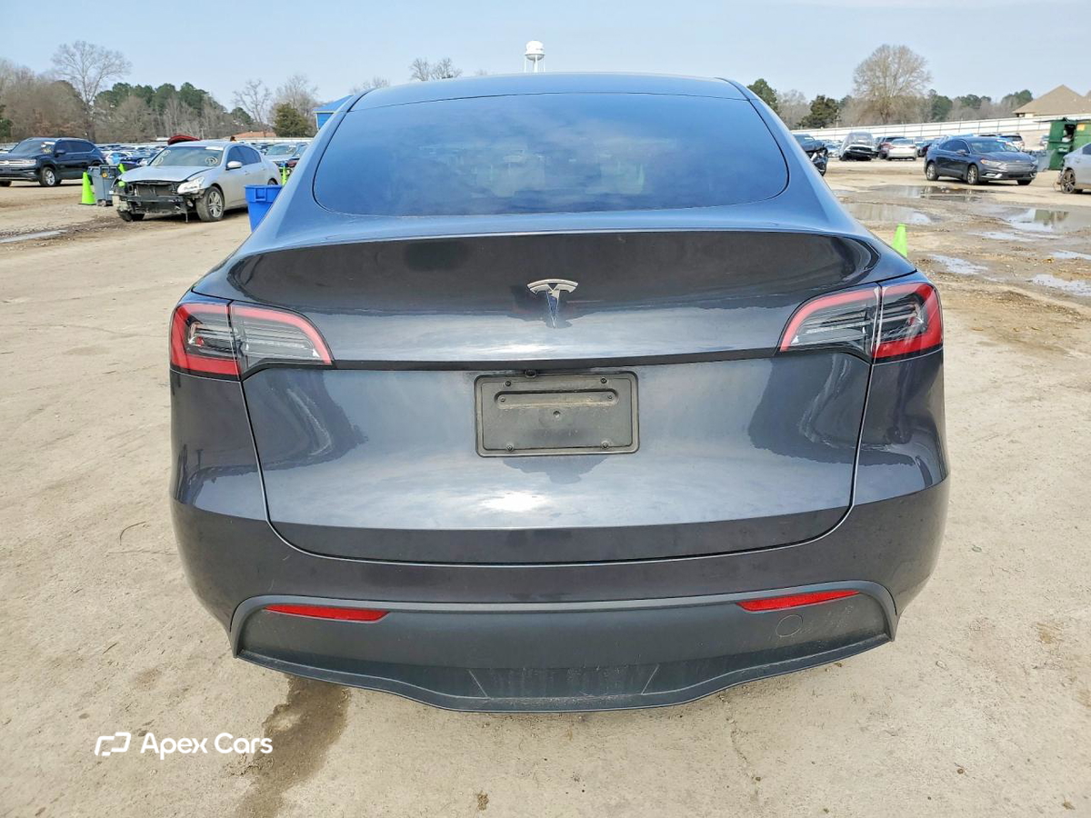 Tesla Model Y 2025
