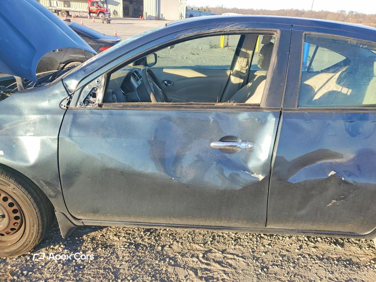 Nissan Versa 2016