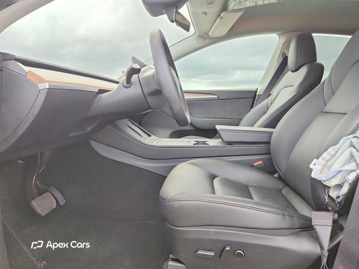 Tesla Model Y 2025