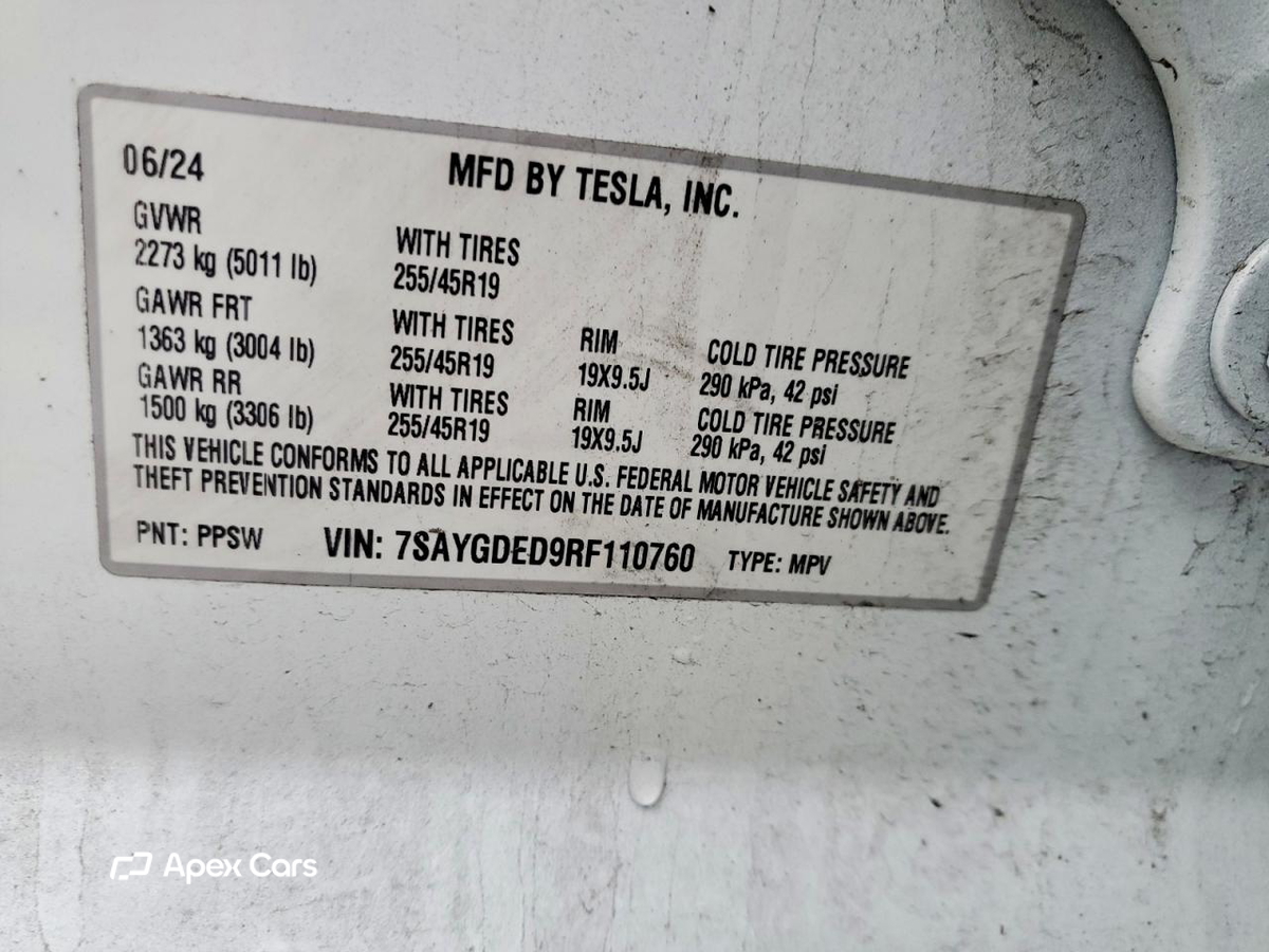Tesla Model Y 2024