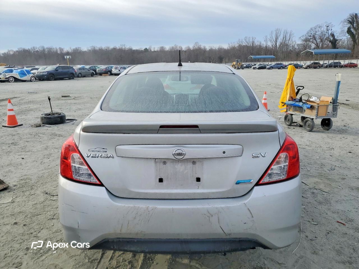 Nissan Versa 2016