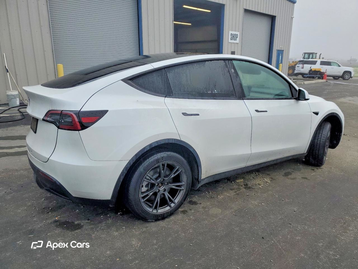 Tesla Model Y 2024
