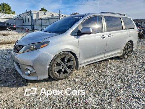 Toyota Sienna 2015 - Image 1 of 14