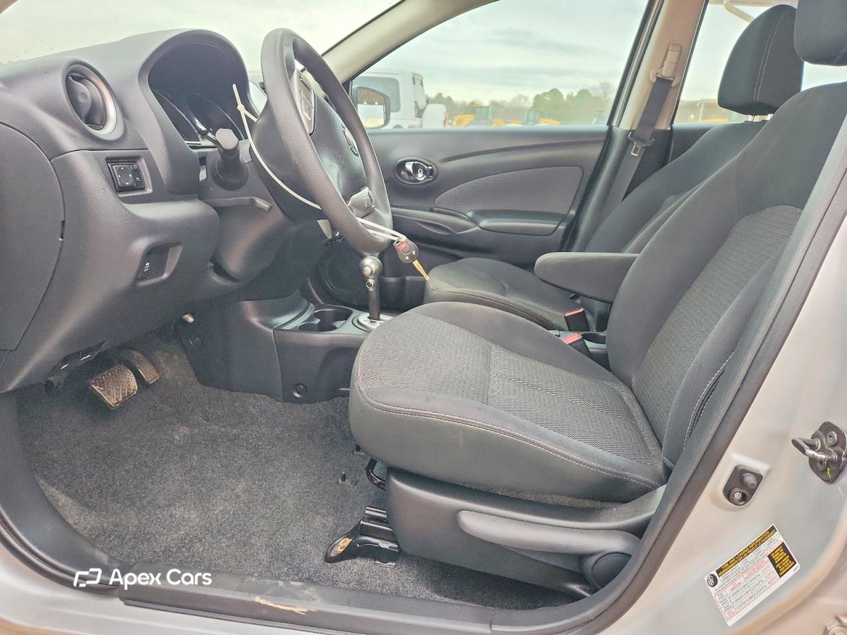 Nissan Versa 2015