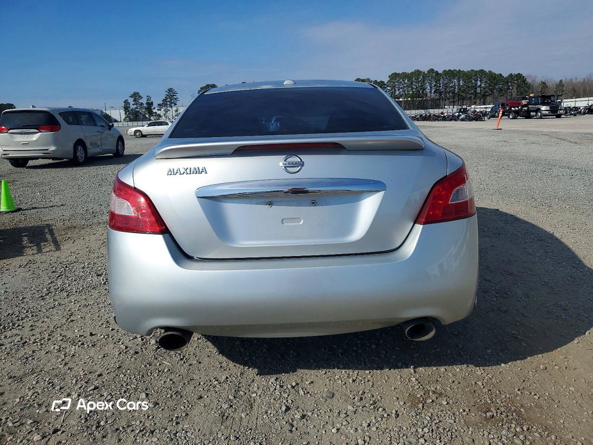 Nissan Maxima 2010