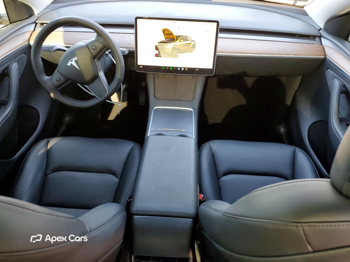Tesla Model Y 2025