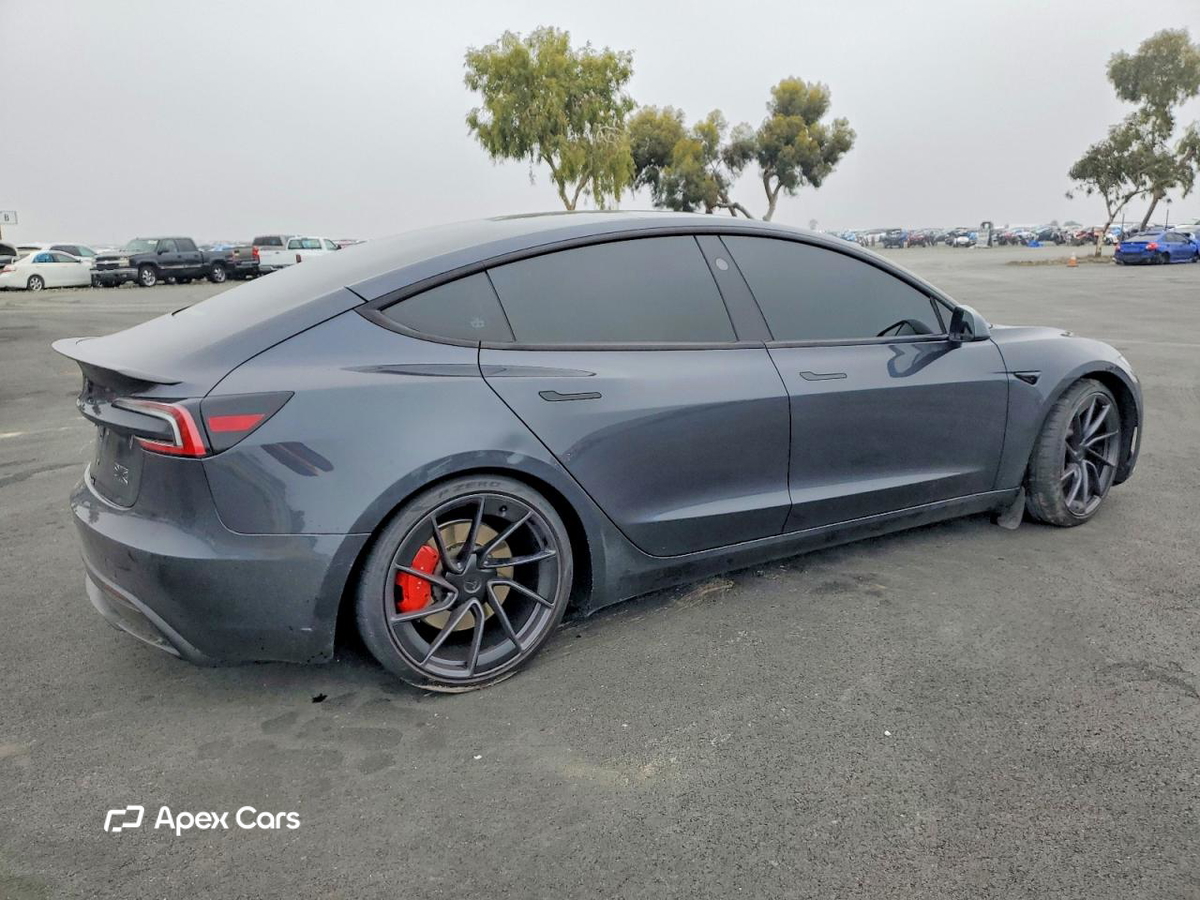 Tesla Model 3 2024