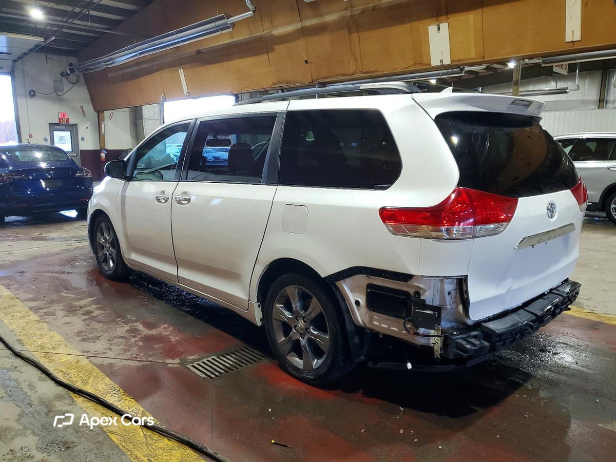 Toyota Sienna 2013
