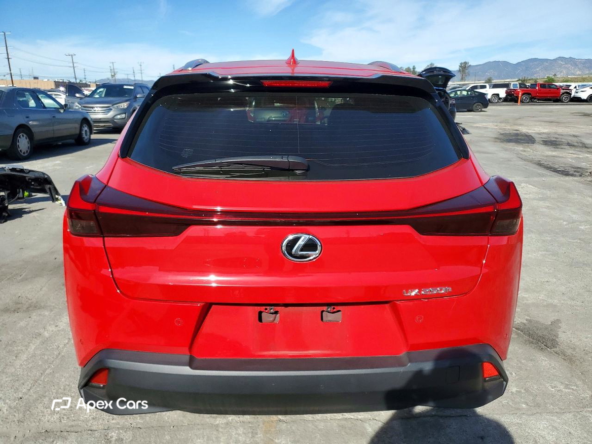 Lexus UX 2024