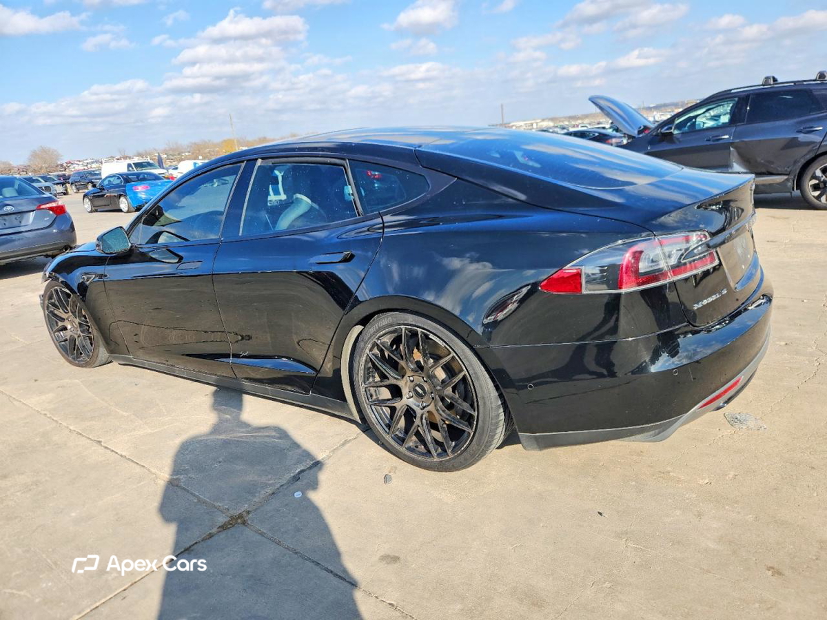 Tesla Model S 2015