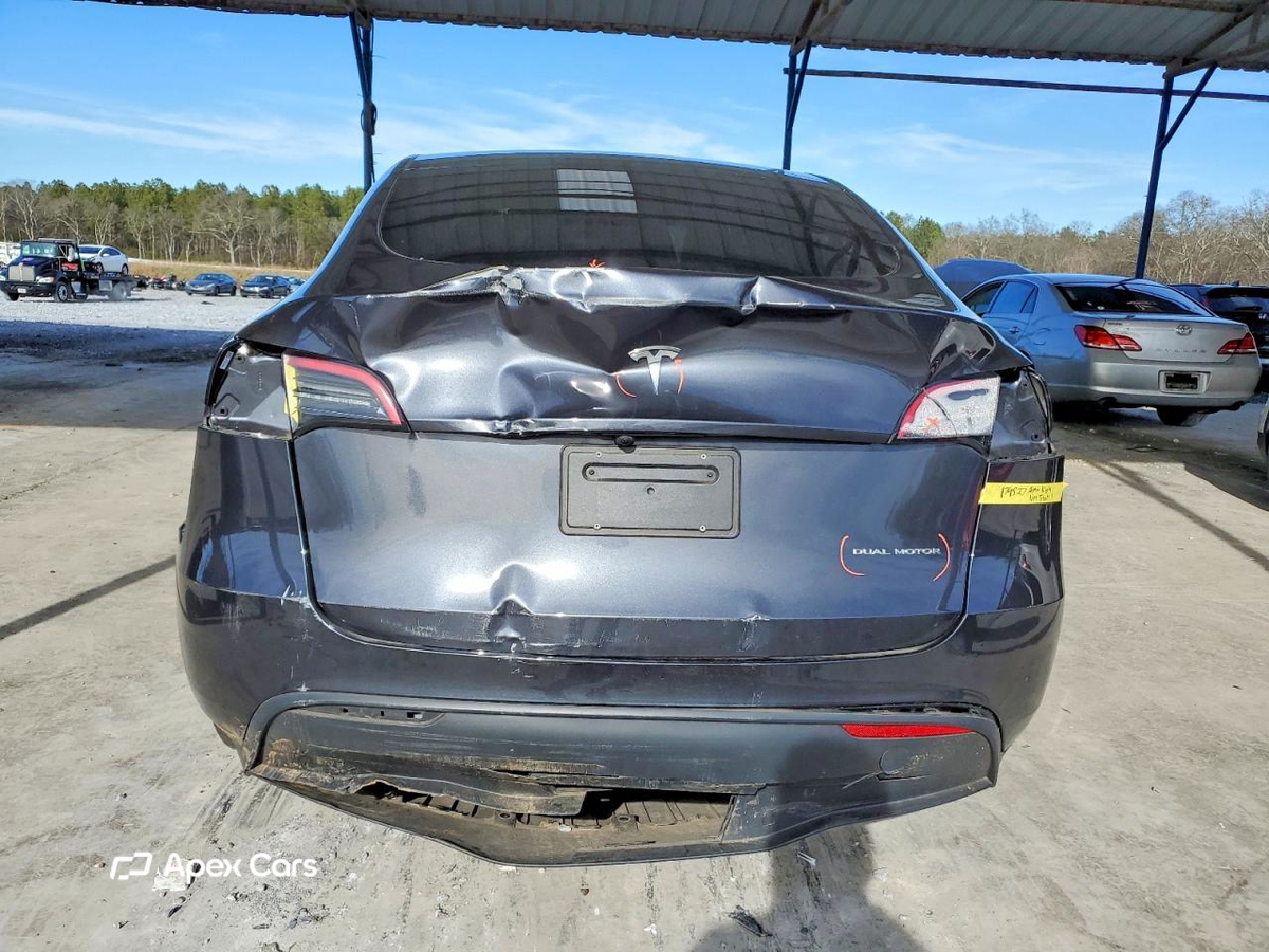 Tesla Model Y 2024