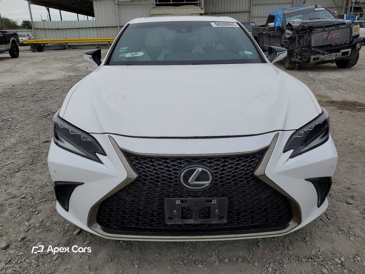 Lexus ES 2022
