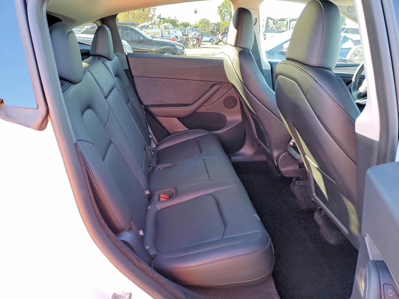 Tesla Model Y 2025