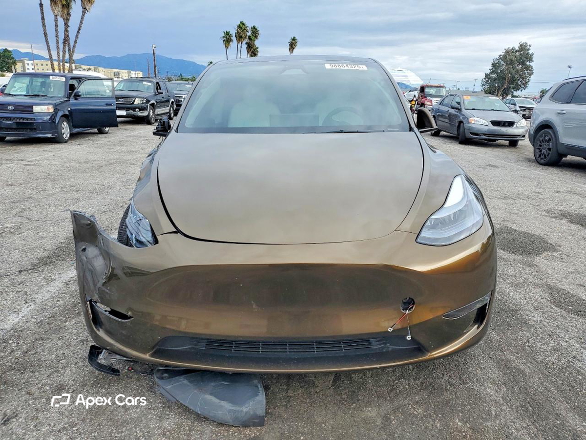 Tesla Model Y 2025