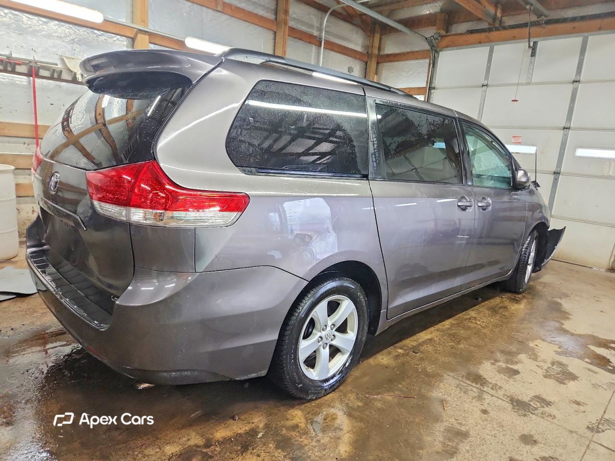 Toyota Sienna 2012