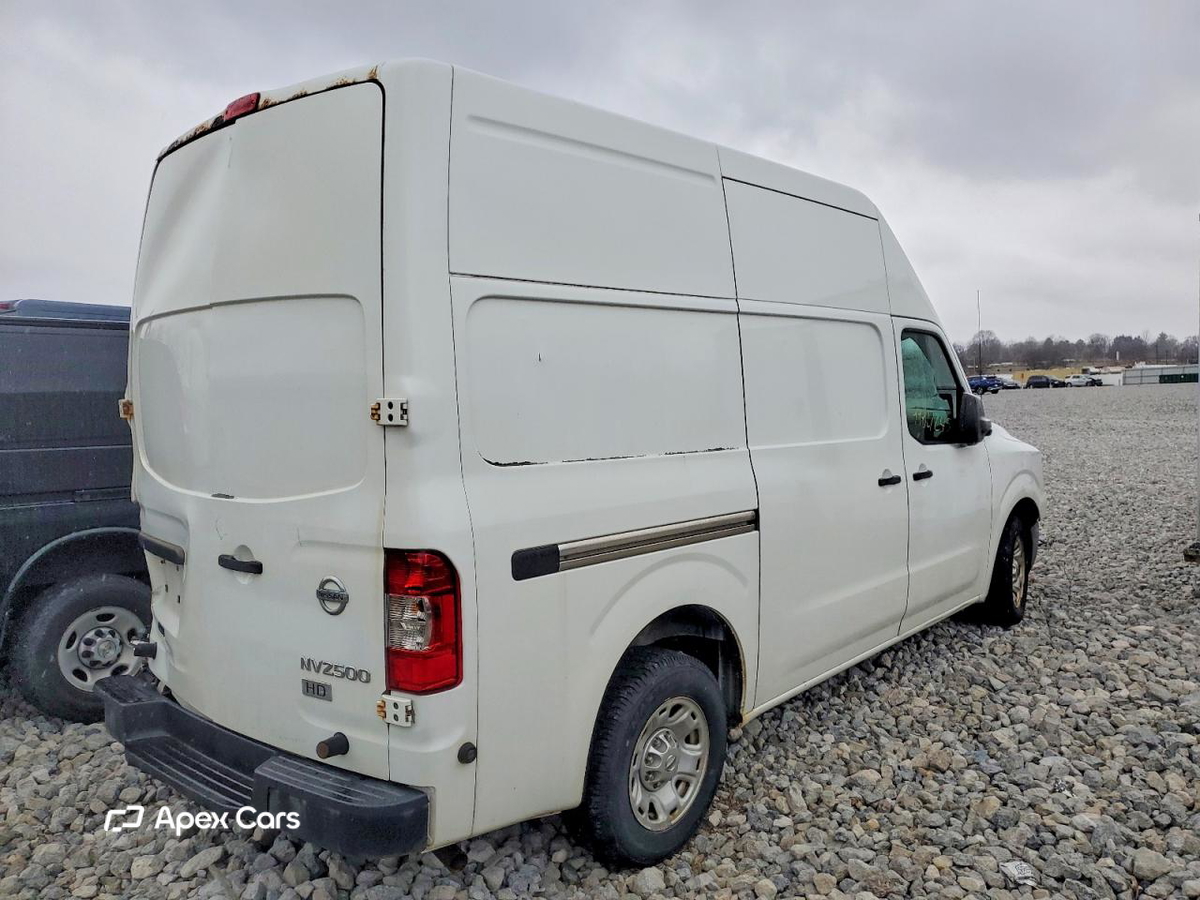 Nissan NV 2013
