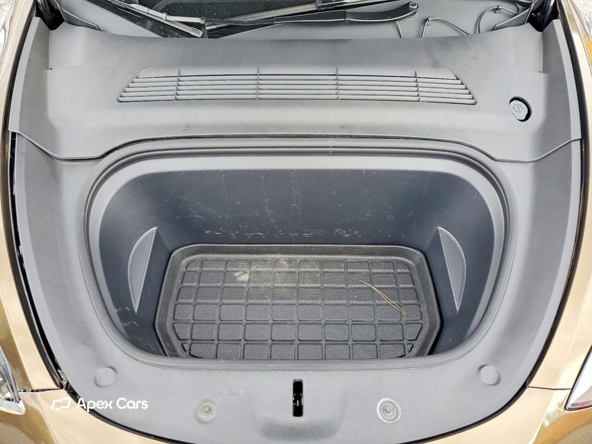 Tesla Model Y 2025