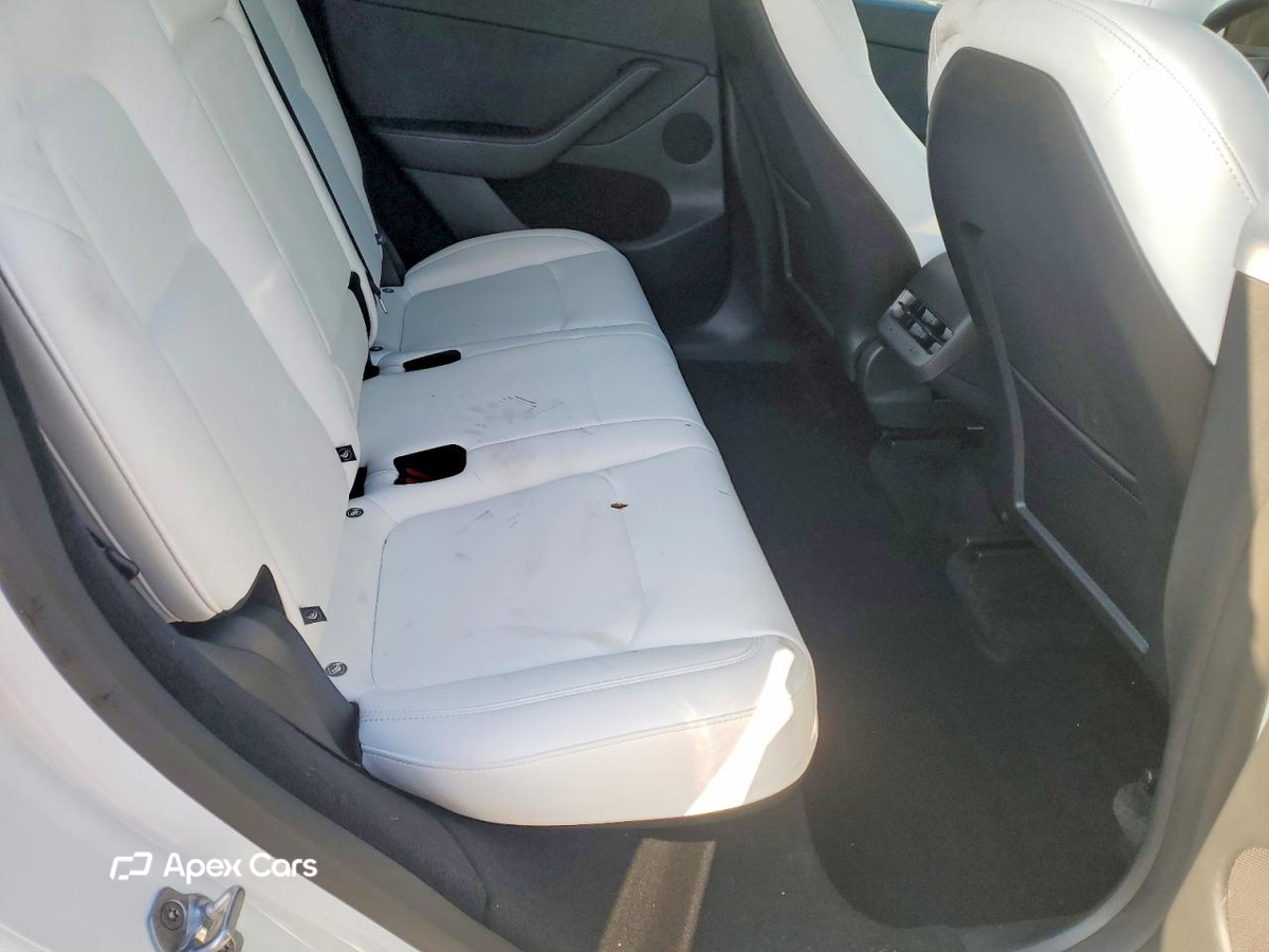 Tesla Model Y 2025