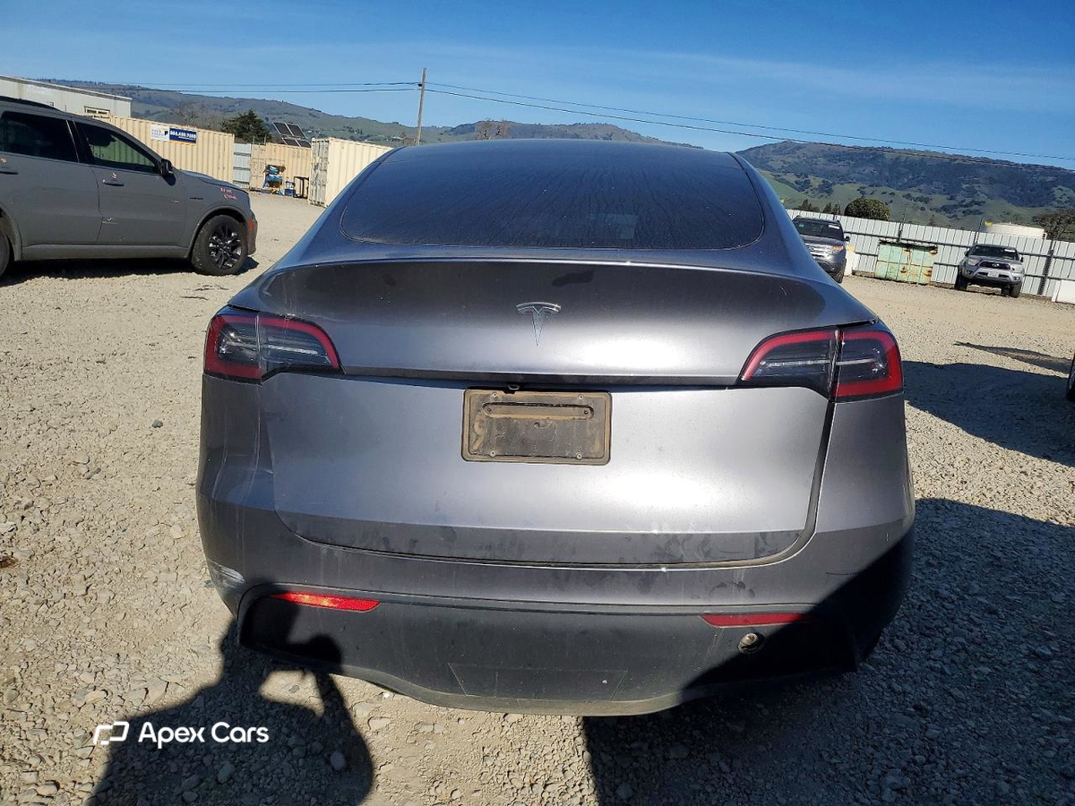 Tesla Model Y 2025