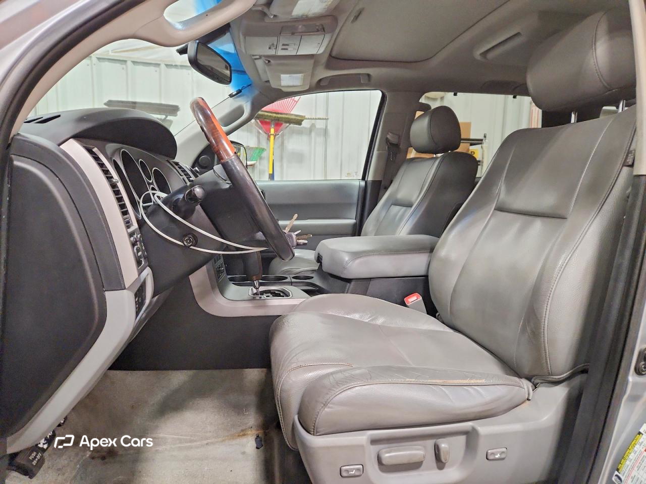 Toyota Sequoia 2011