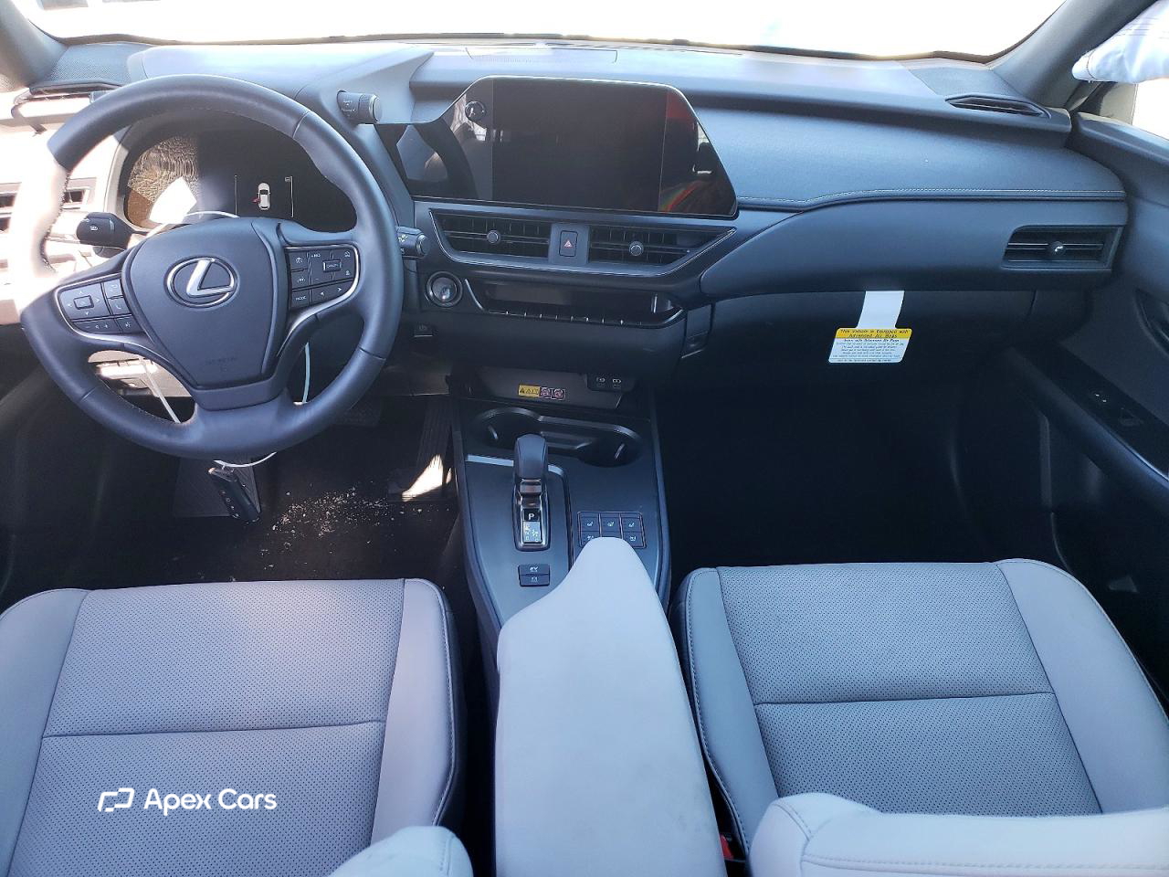 Lexus UX 2025