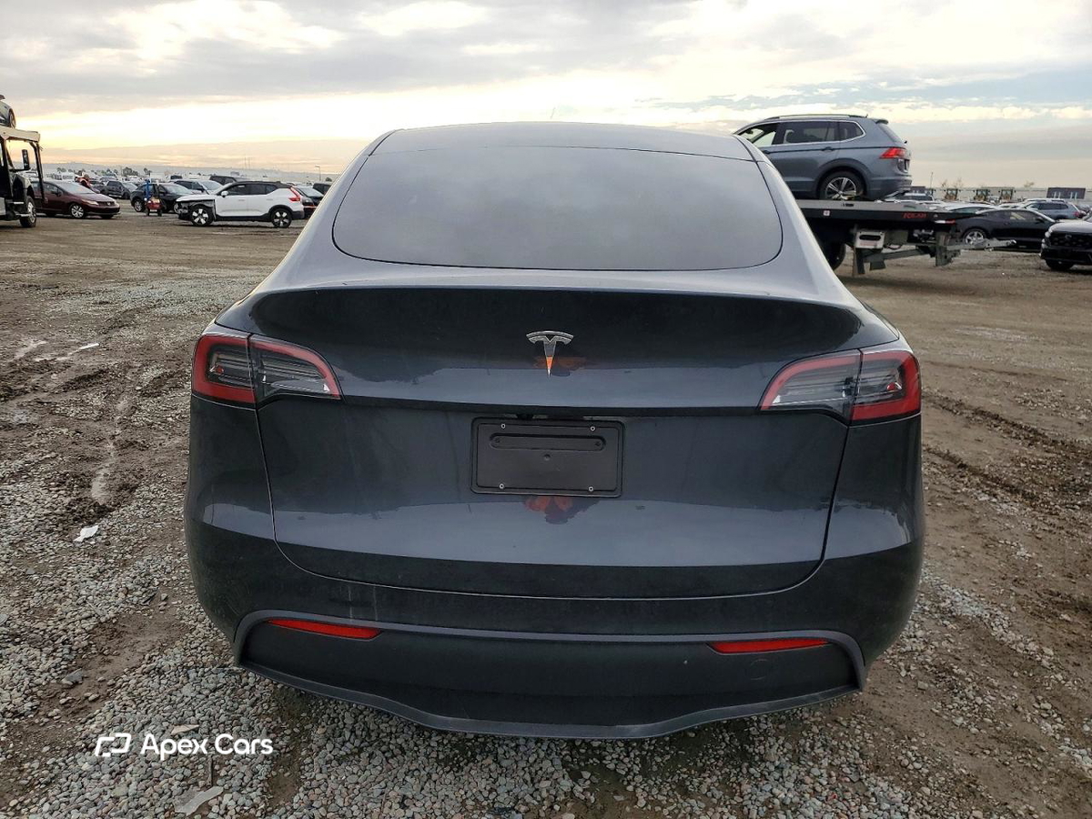 Tesla Model Y 2025