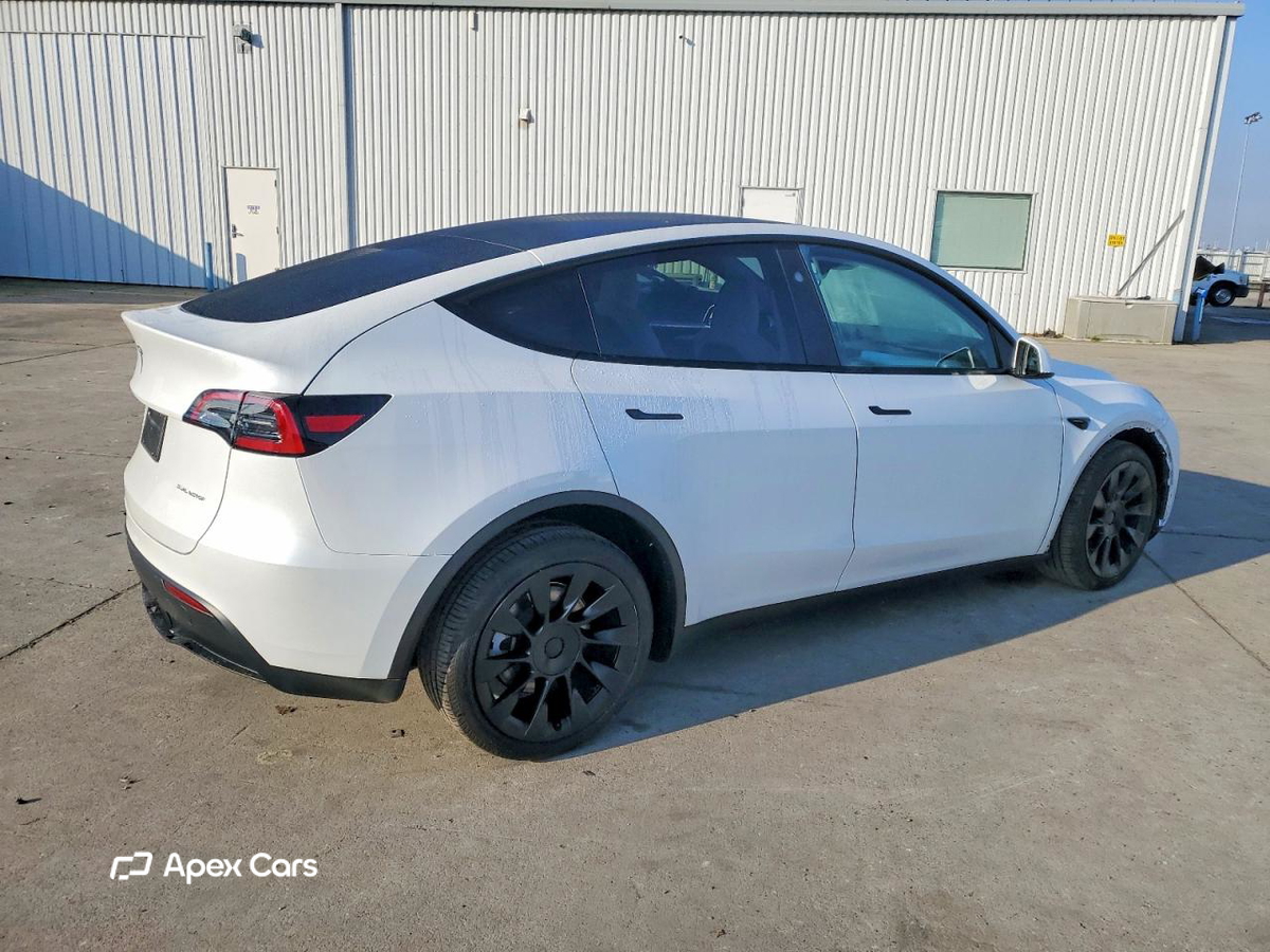Tesla Model Y 2025