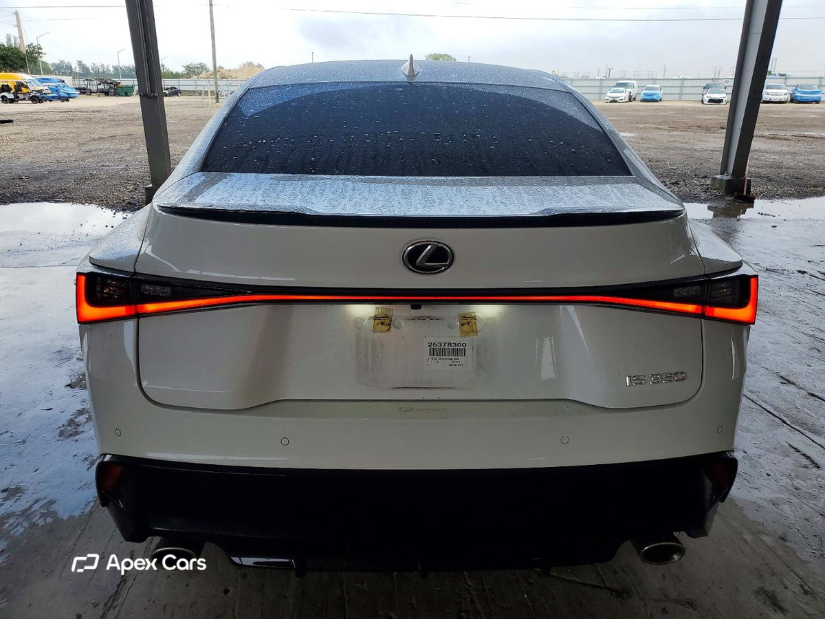 Lexus IS 2025