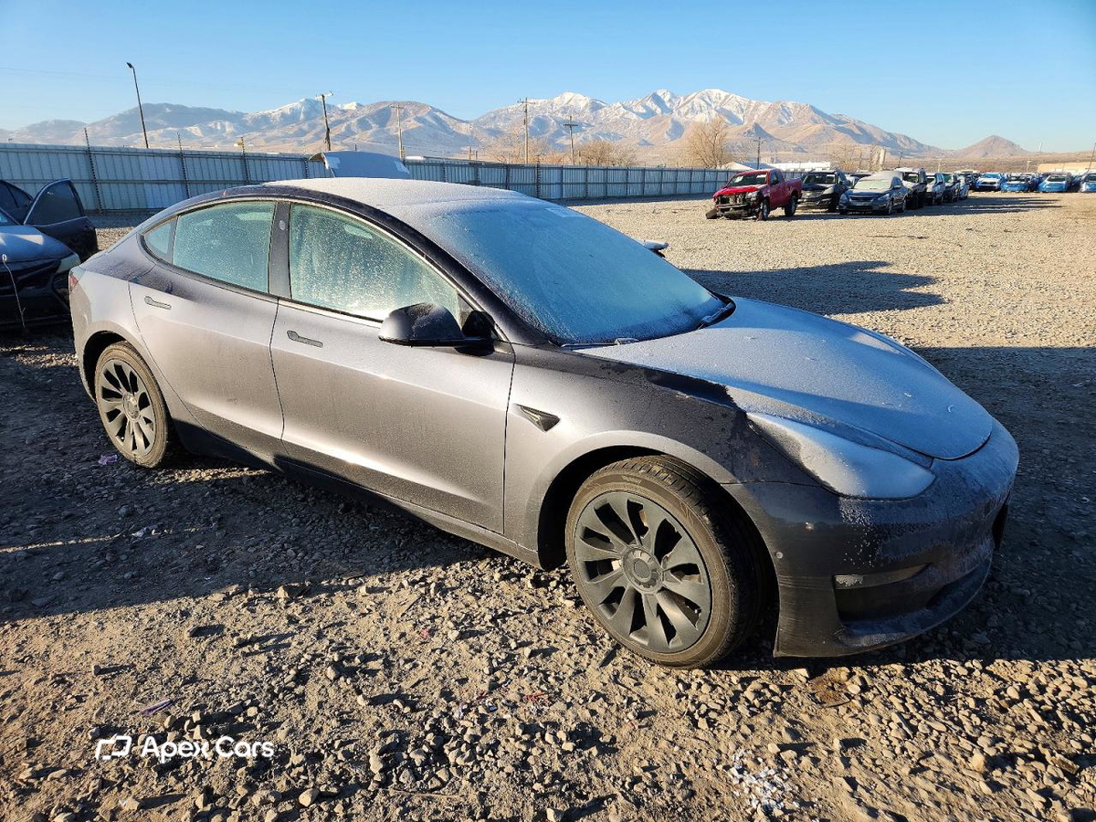 Tesla Model 3 2022