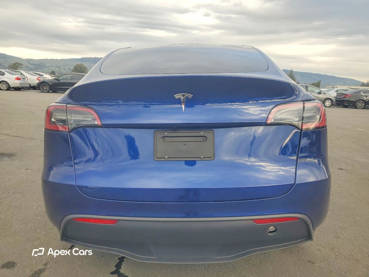 Tesla Model Y 2025