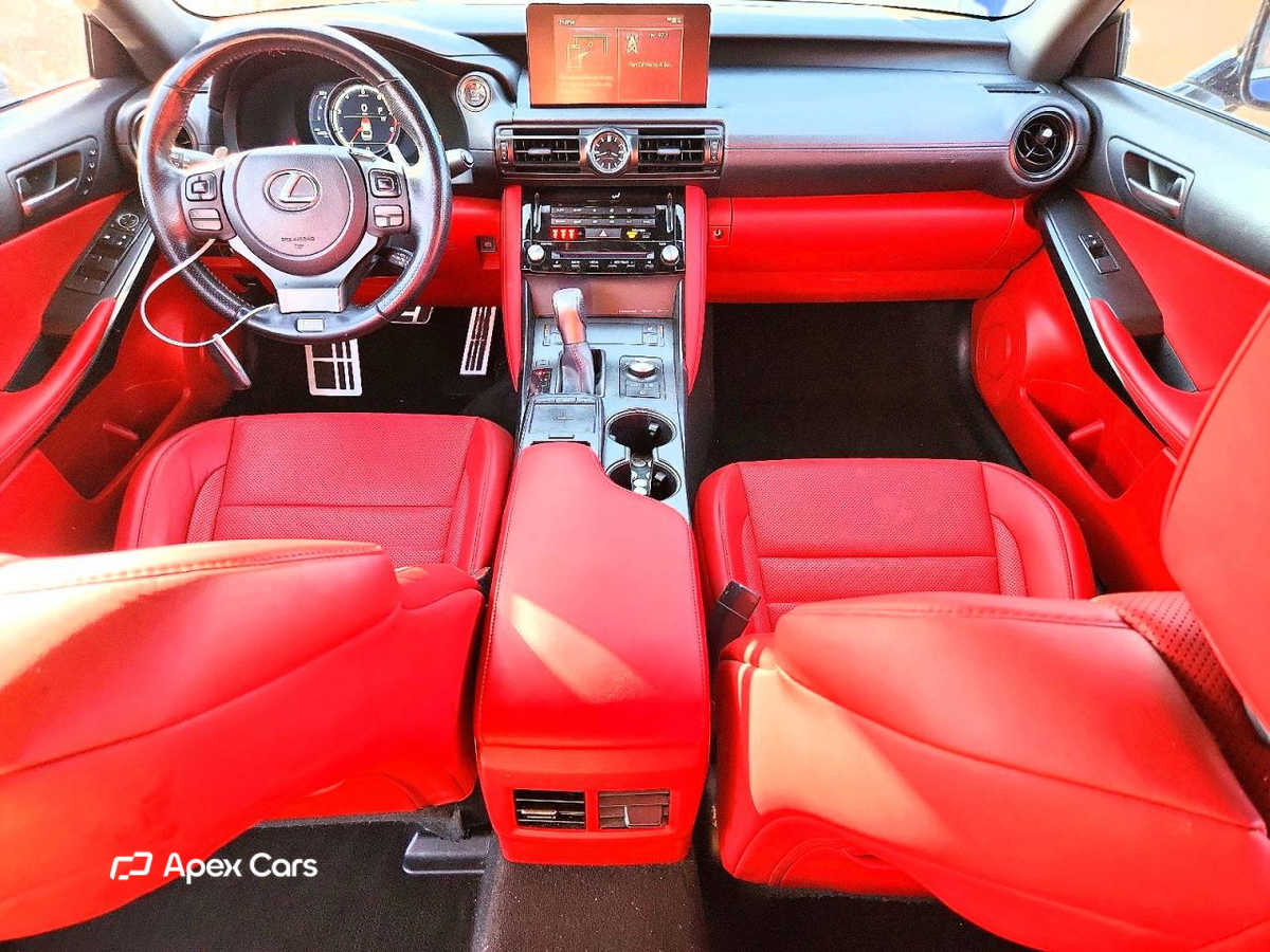 Lexus IS 2024