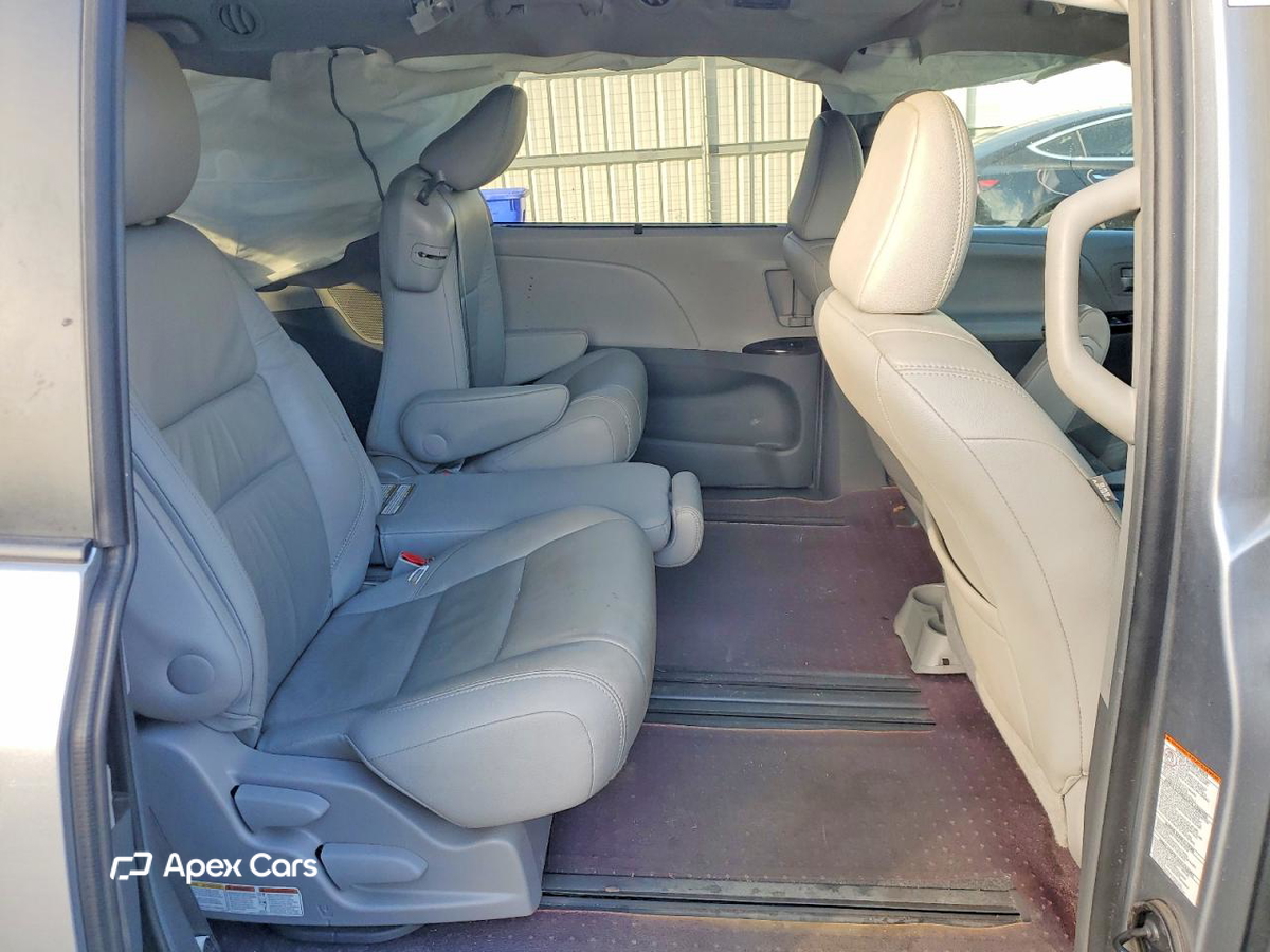 Toyota Sienna 2016