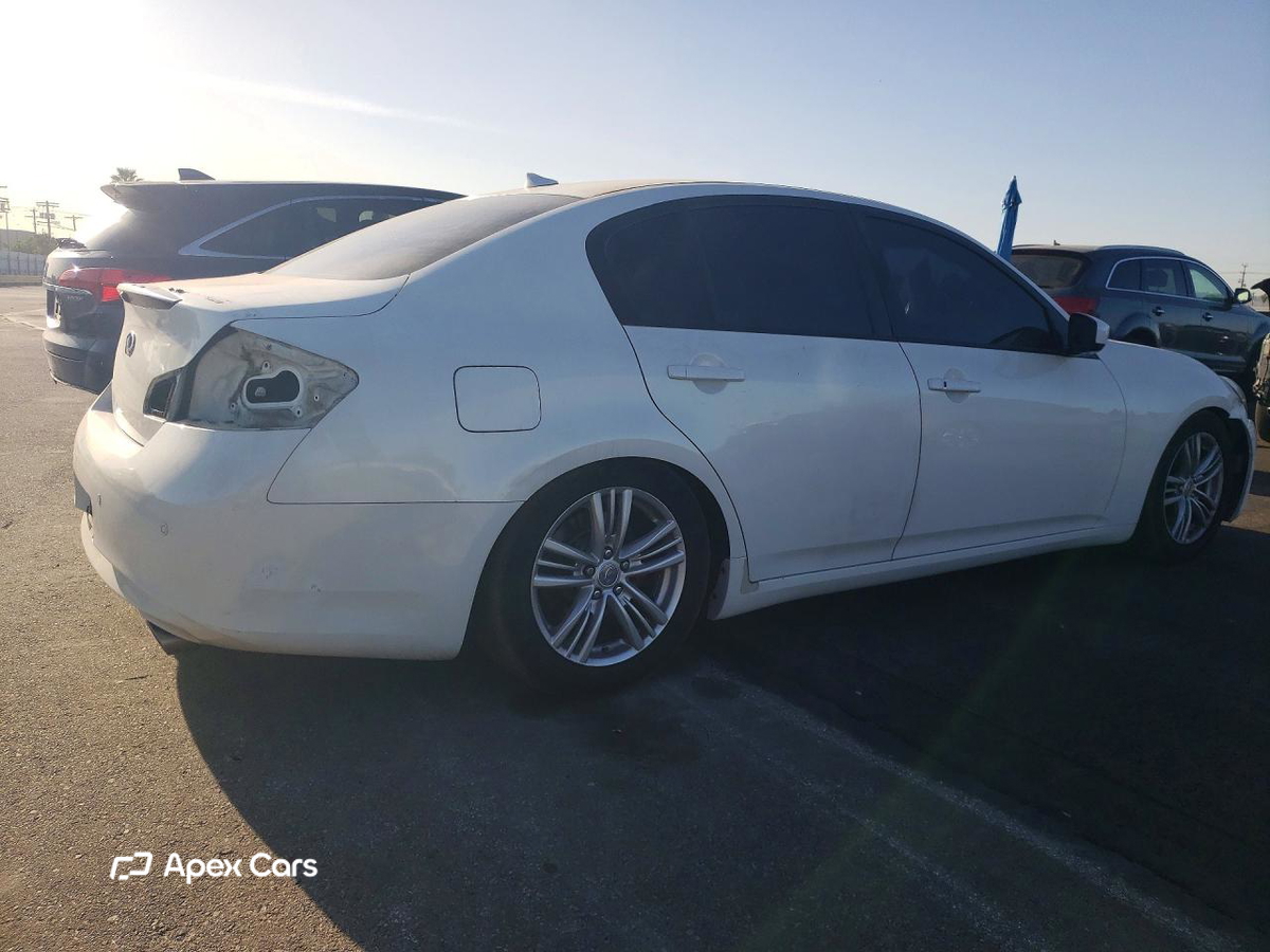 Infiniti G 2011