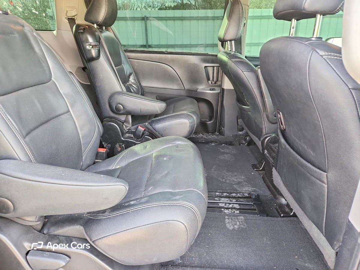 Toyota Sienna 2015