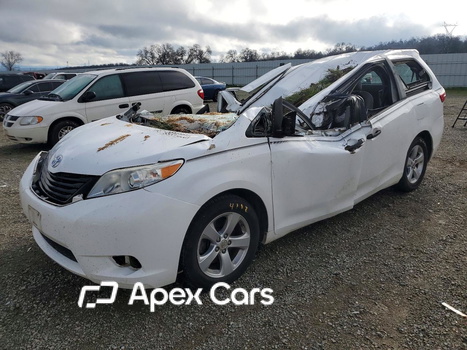 Toyota Sienna 2015 - Image 1 of 14