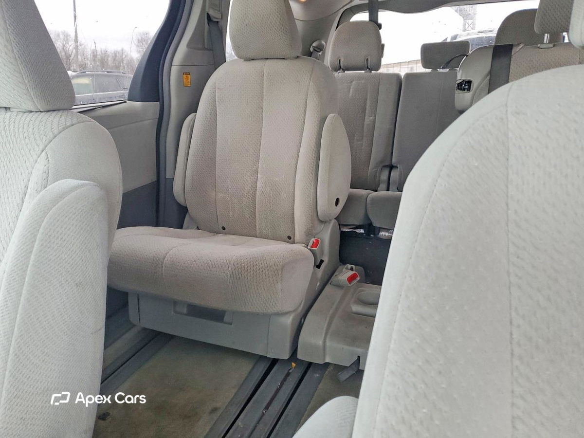 Toyota Sienna 2012